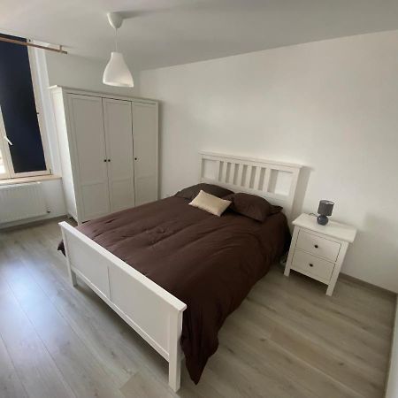 Joli Appartement Avec Parking Gratuit Sur Place Givet Eksteriør billede