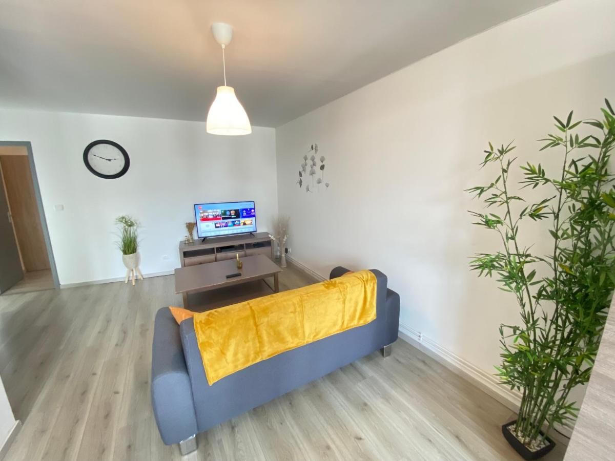Joli Appartement Avec Parking Gratuit Sur Place Givet Eksteriør billede