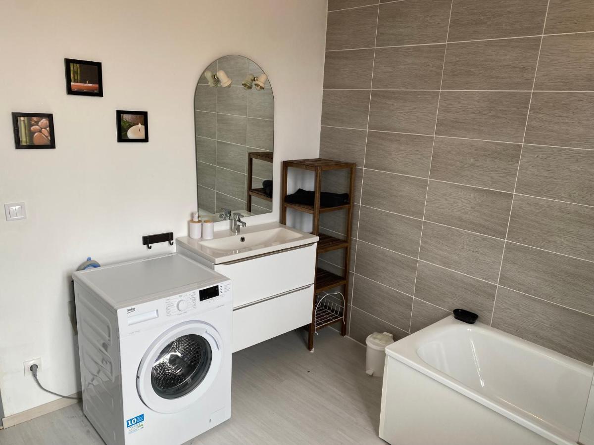 Joli Appartement Avec Parking Gratuit Sur Place Givet Eksteriør billede