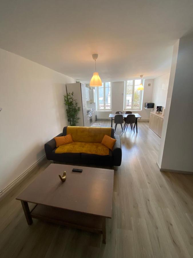 Joli Appartement Avec Parking Gratuit Sur Place Givet Eksteriør billede